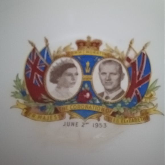 Vintage 1953 Sovereign Potters of Canada Queen Elizabeth Coronation Saucer - Picture 4 of 8